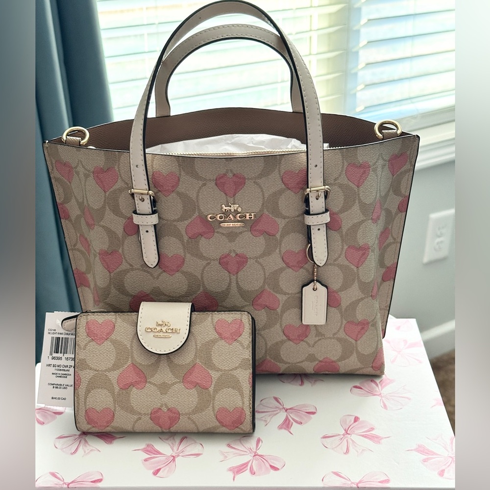 NWT COACH Mollie 25 Tote Bag w/ matching Wallet with Hearts Print **PRICE FIRM**